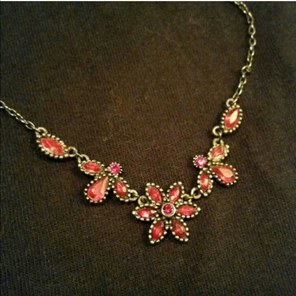 Red flower gemstone necklace